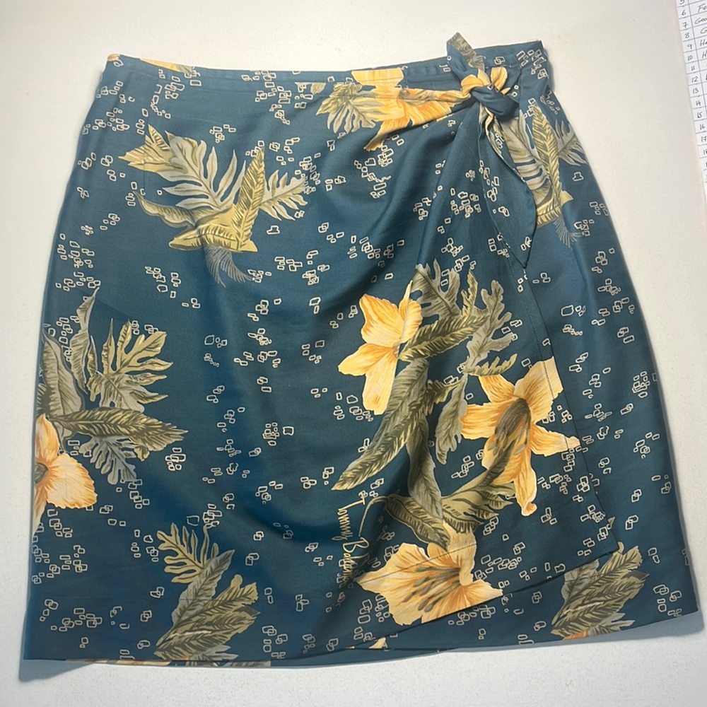 TOMMY BAHAMA 🌴 Women’s Hawaiian 100% Silk Wrap Skirt Size L